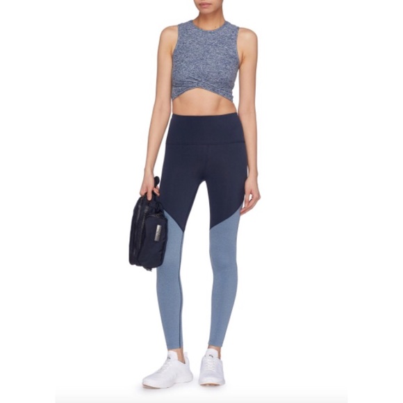 🦄SOLD🦄m Beyond Yoga Twist Performance Tank - Picture 4 of 8